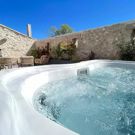La Remise-gîte De Charme 7 Personnes Avec Jacuzzi Saint-André-de-Sangonis